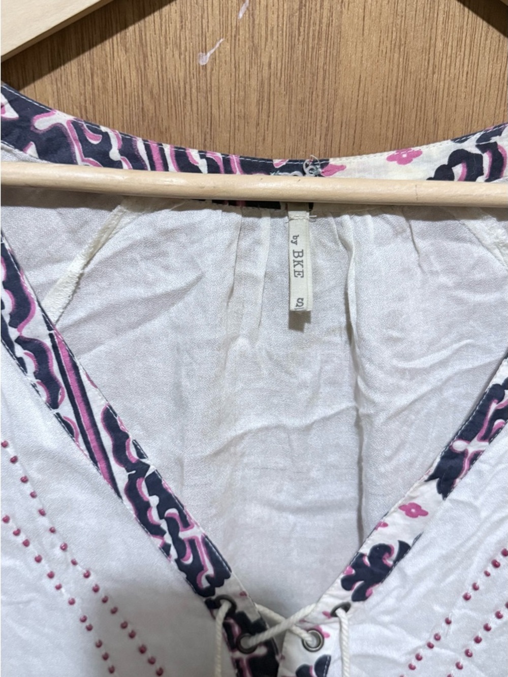 gimmicks by BKE White Lace-Up V-Neck Blouse with Pink & Navy Trim - Picture 6 of 8